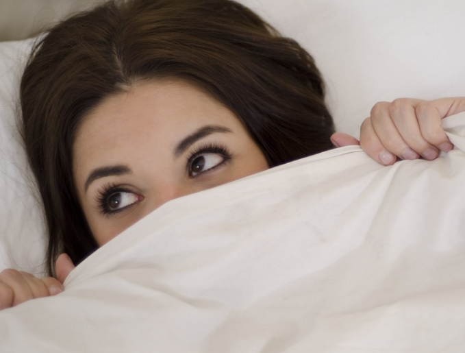 الخجل من الزوج - اسباب الخجل بين الزوجين في العلاقة وطرق حلها